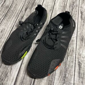 Women’s size 10 men’s size 8 Water Shoes Excellent Condition